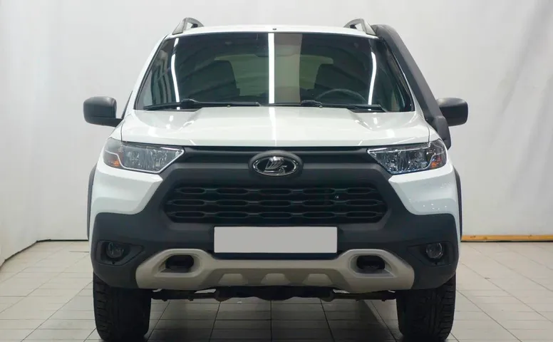Lada Niva Travel