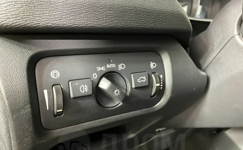 Volvo V40, 2 поколение