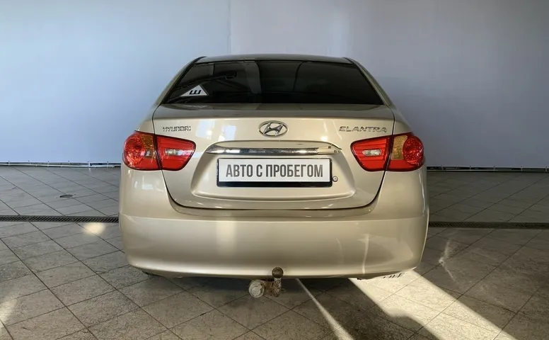 Hyundai ELANTRA 1.6 MT (122 л.с.)