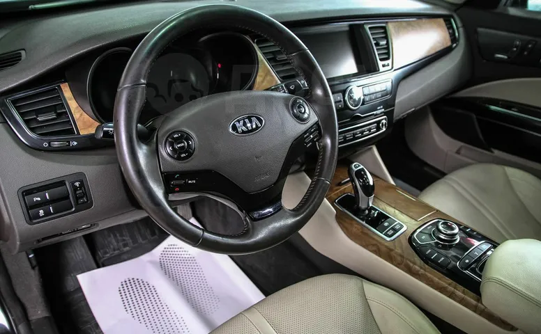 Kia Quoris, 1 поколение