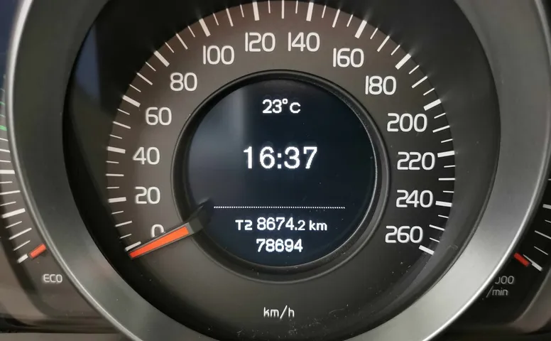 Volvo V40 1.6 D2 Powershift (114 л.с.) Красный