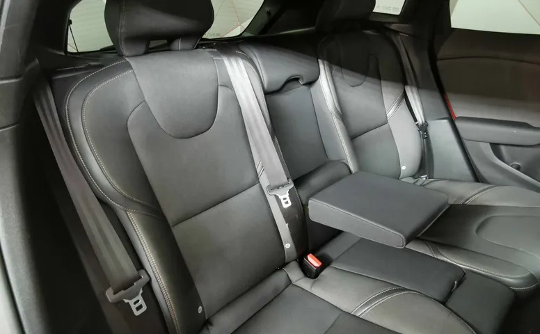 Volvo V40 1.6 D2 Powershift (114 л.с.) Красный
