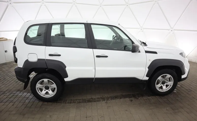 Lada Niva Travel