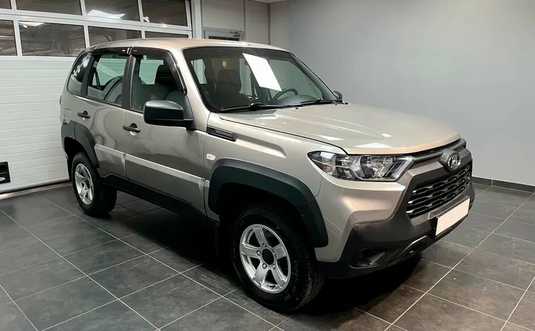 Lada Niva Travel