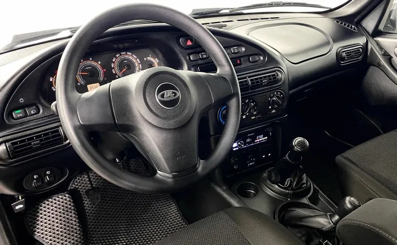 Lada Niva Travel