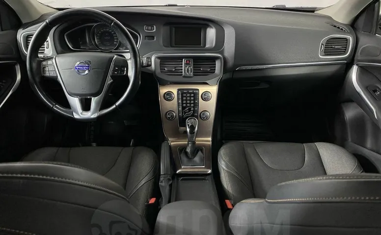 Volvo V40, 2 поколение