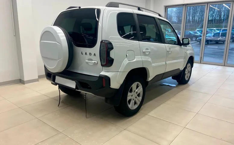 Lada Niva Travel