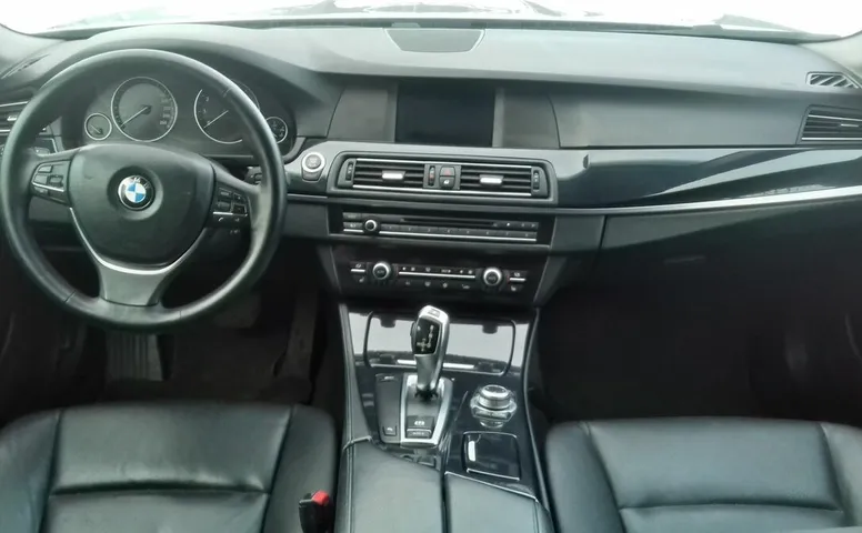 BMW 5ER 528i 3.0 AT (258 л.с.)