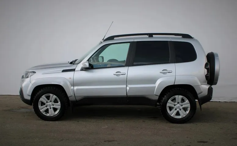 Lada Niva Travel