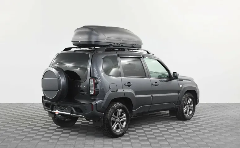 Lada Niva Travel