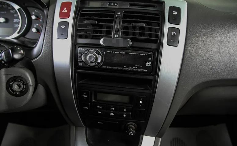 Hyundai Tucson, 1 поколение
