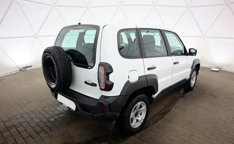 Lada Niva Travel