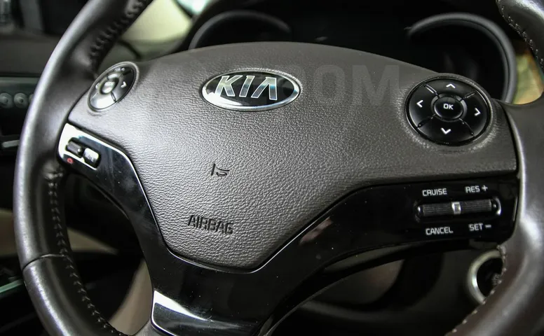 Kia Quoris, 1 поколение