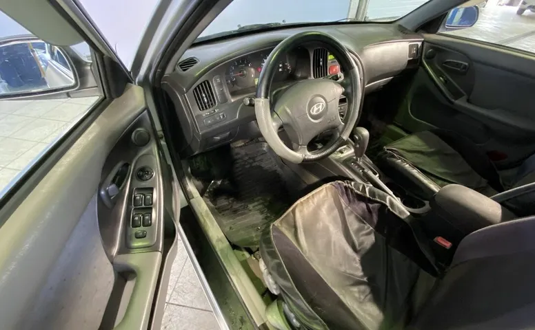 Hyundai ELANTRA 1.6 MT (105 л.с.)