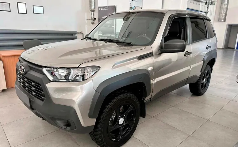 Lada Niva Travel