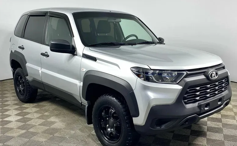 Lada Niva Travel