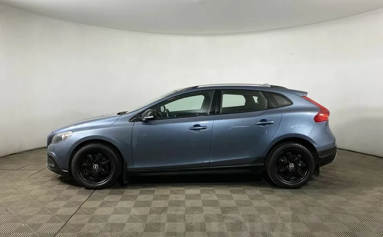 Volvo V40, 2 поколение