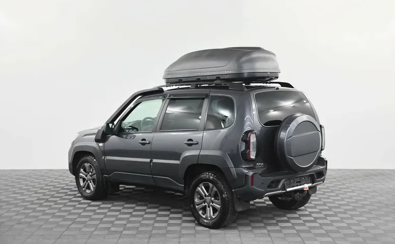 Lada Niva Travel
