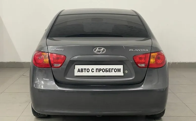 Hyundai ELANTRA 1.6 MT (122 л.с.)