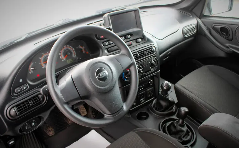 Lada Niva Travel