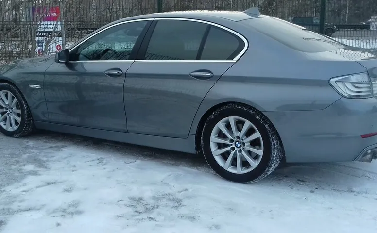 BMW 5ER 528i 3.0 AT (258 л.с.)