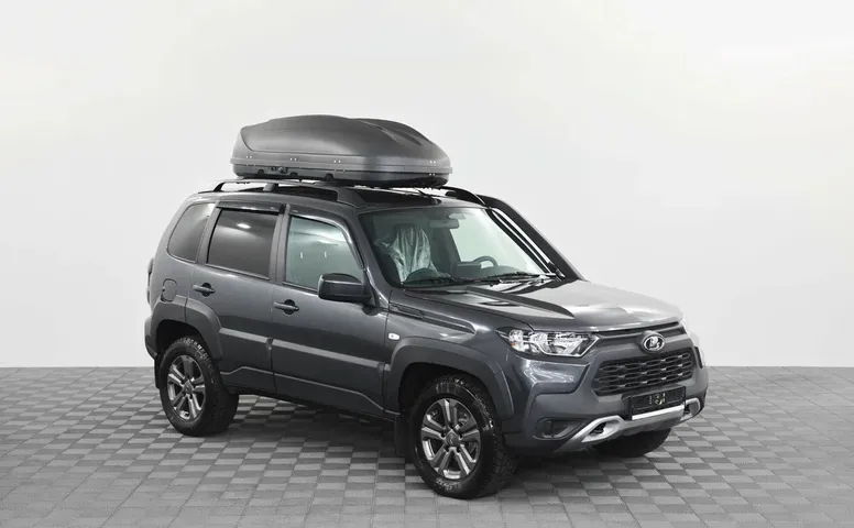 Lada Niva Travel