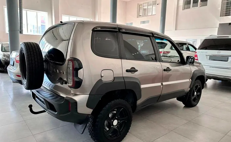 Lada Niva Travel
