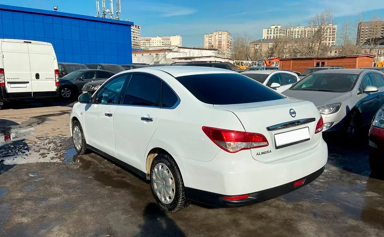 Nissan Almera