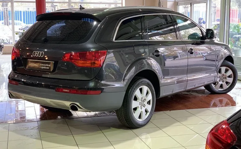 Audi Q7 I