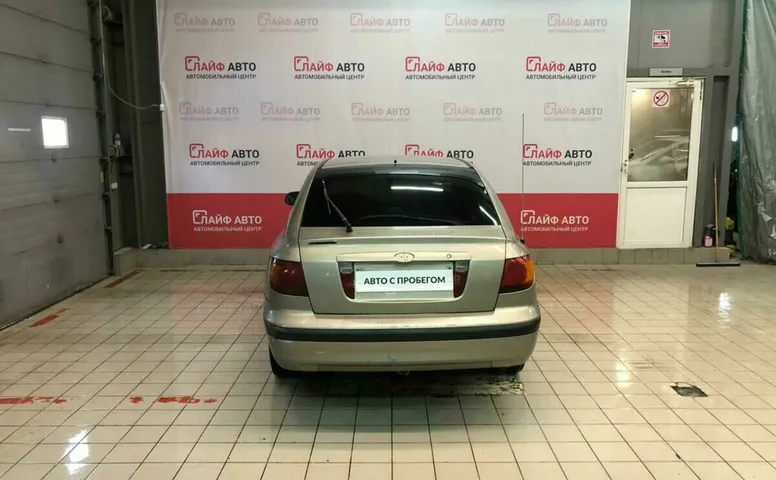 Hyundai ELANTRA 1.6 MT (107 л.с.)