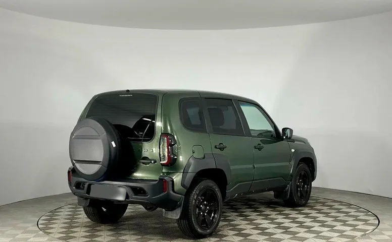 Lada Niva Travel