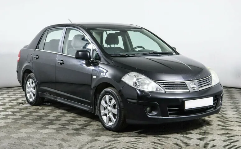 Nissan Tiida I