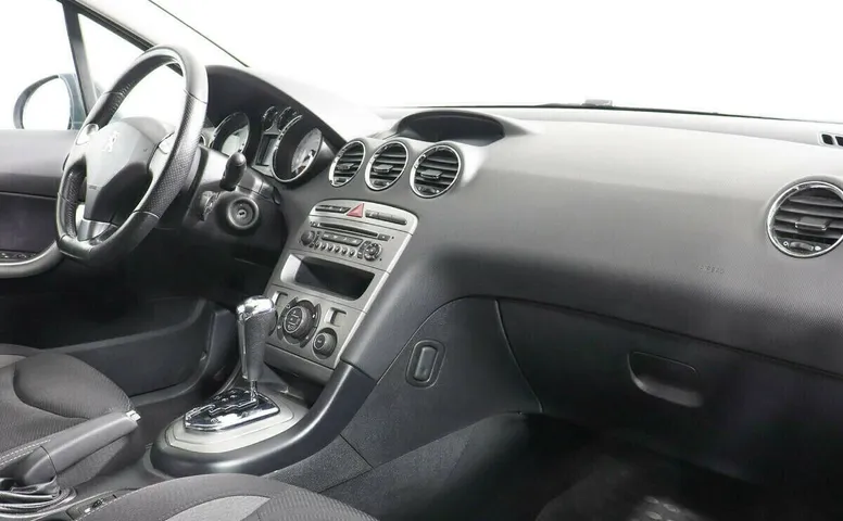 Peugeot 408 I