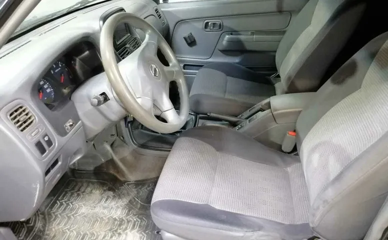 Nissan NP300 2.5d MT (133 л.с.) 4WD