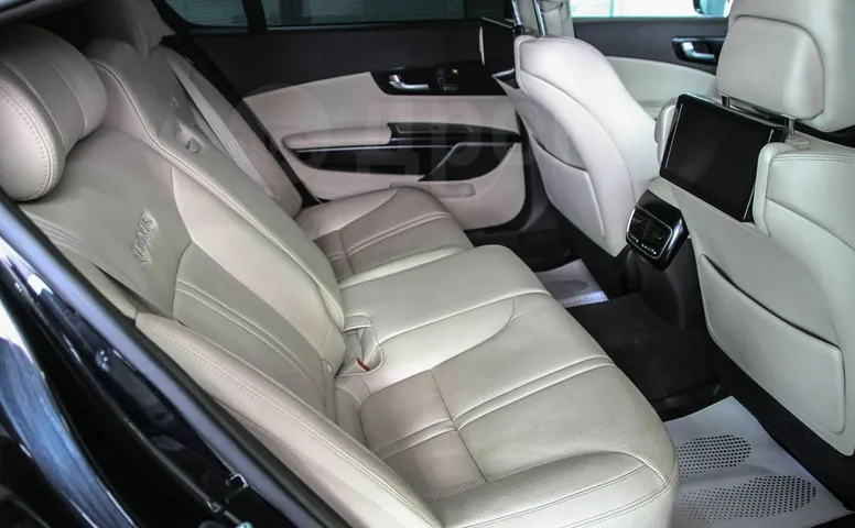 Kia Quoris, 1 поколение