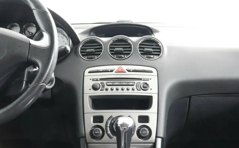Peugeot 408 I