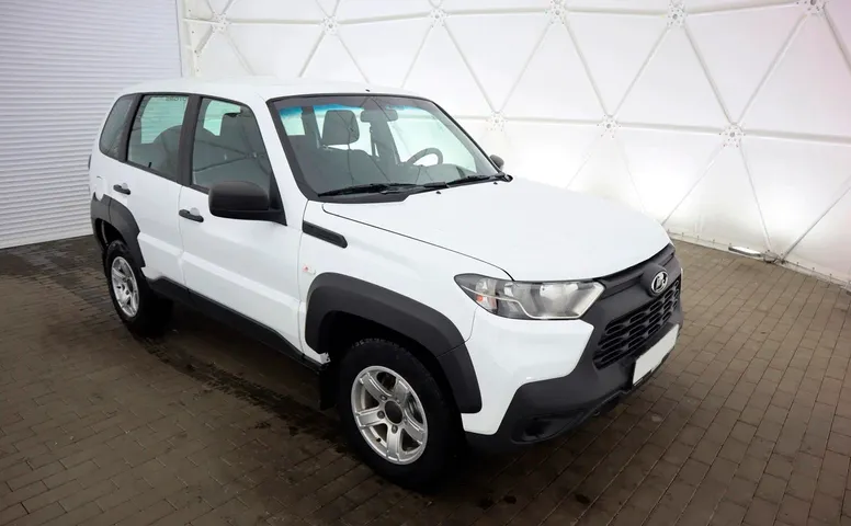 Lada Niva Travel