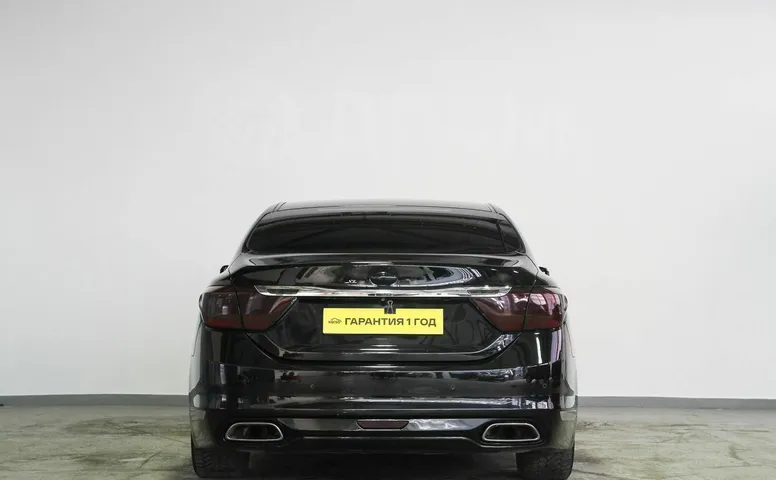 Kia Quoris, 1 поколение
