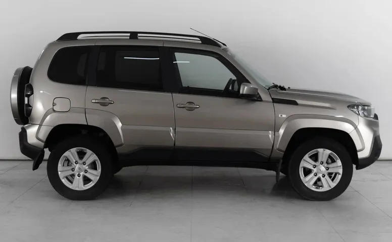 Lada Niva Travel