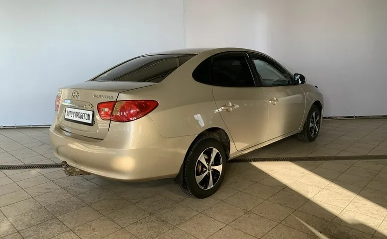 Hyundai ELANTRA 1.6 MT (122 л.с.)