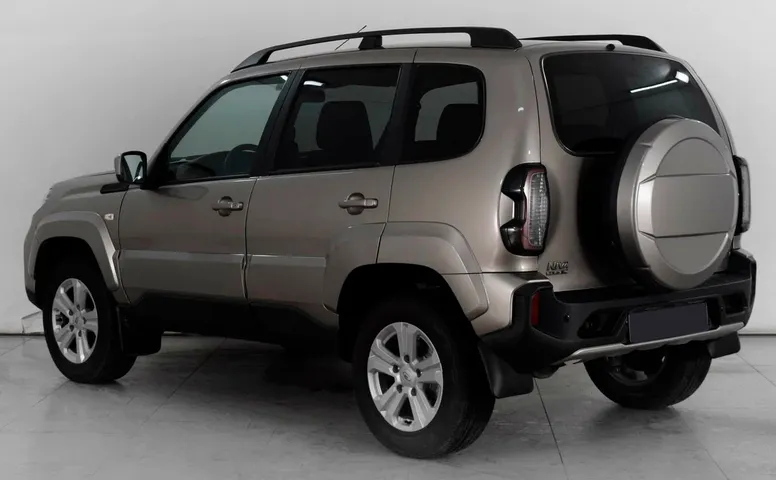 Lada Niva Travel