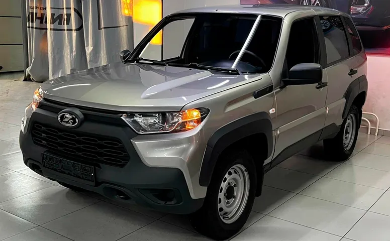 Lada Niva Travel
