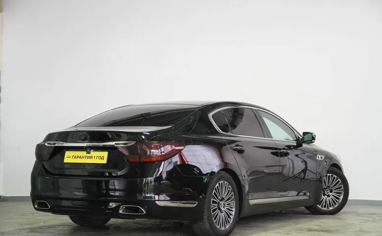 Kia Quoris, 1 поколение